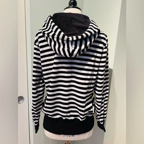 KARL LAGERFELD sweatshirt - Picture 2 of 3